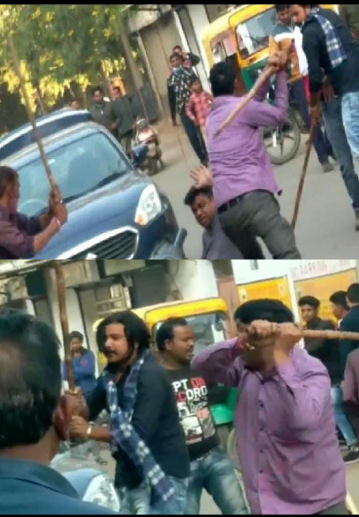 चार युवकों ने की  एक युवक की लाठियों से पिटाई वीडियो सोशल मीडिया पर वायरल सभी आरोपी पुलिस गिरफ्त से फरार