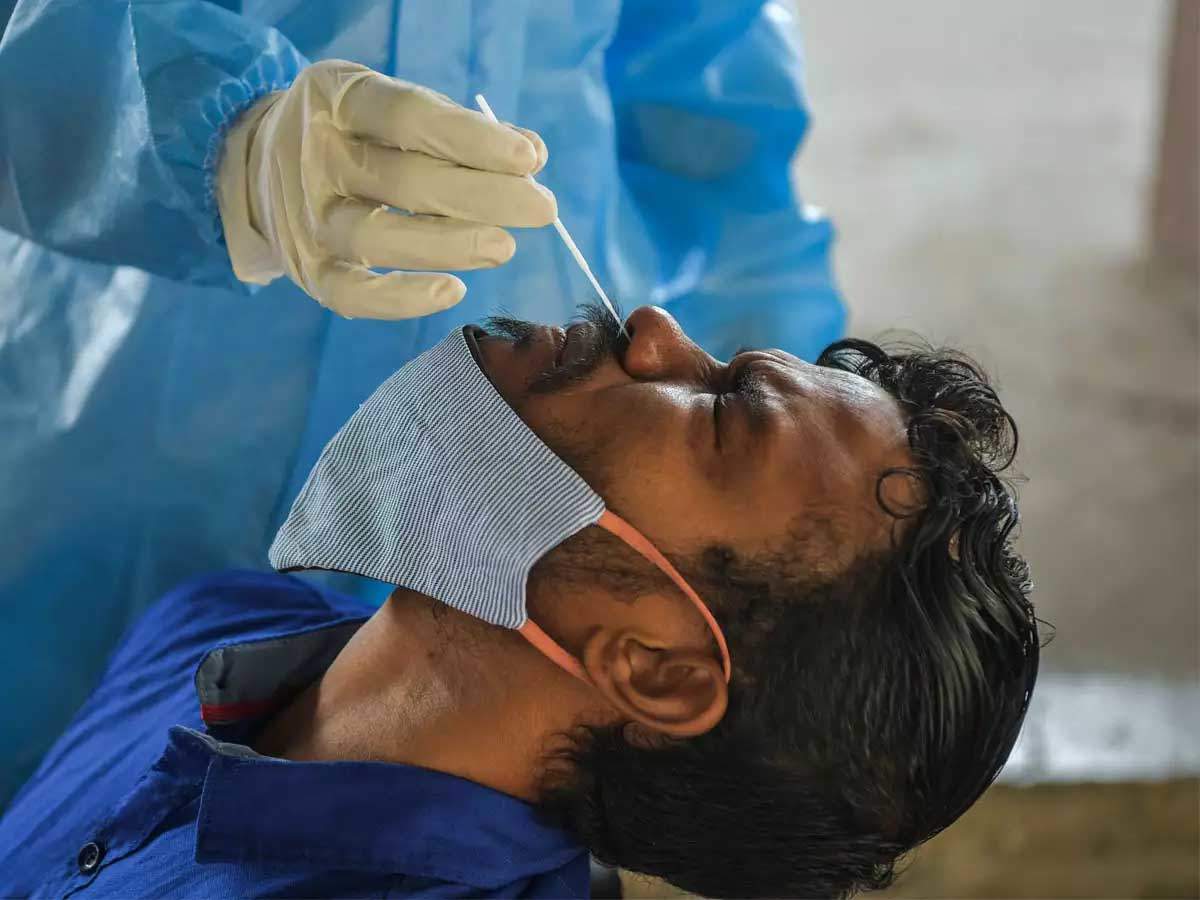 COVID-19: फिर बढ़े कोरोना केस, 24 घंटे में 21,566 नए मामले, संक्रमण दर 4.25 फीसदी