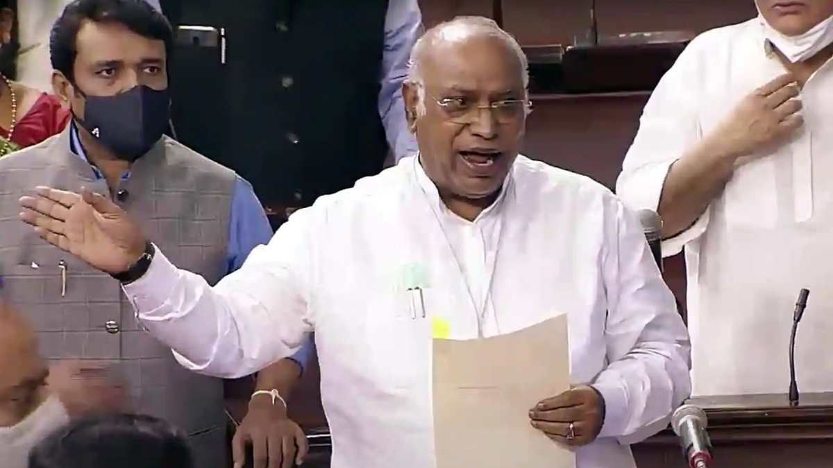 ED: समन पर खड़गे बोले- हमें डराया जा रहा, गोयल का पलटवार- आपकी सरकार में ऐसा होता होगा, हमारी में नहीं