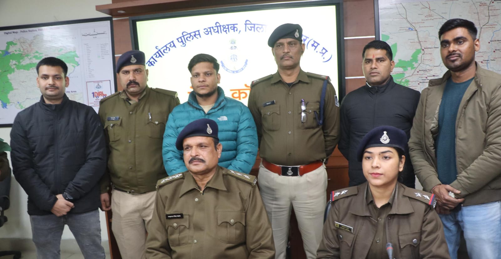 स्वयं के घर पर हमला कराकर झूठा फंसाने वाले व्यापारी का पुलिस ने पर्दाफाश कर गिरोह के 04 आरोपियों को किया गिरफ्तार