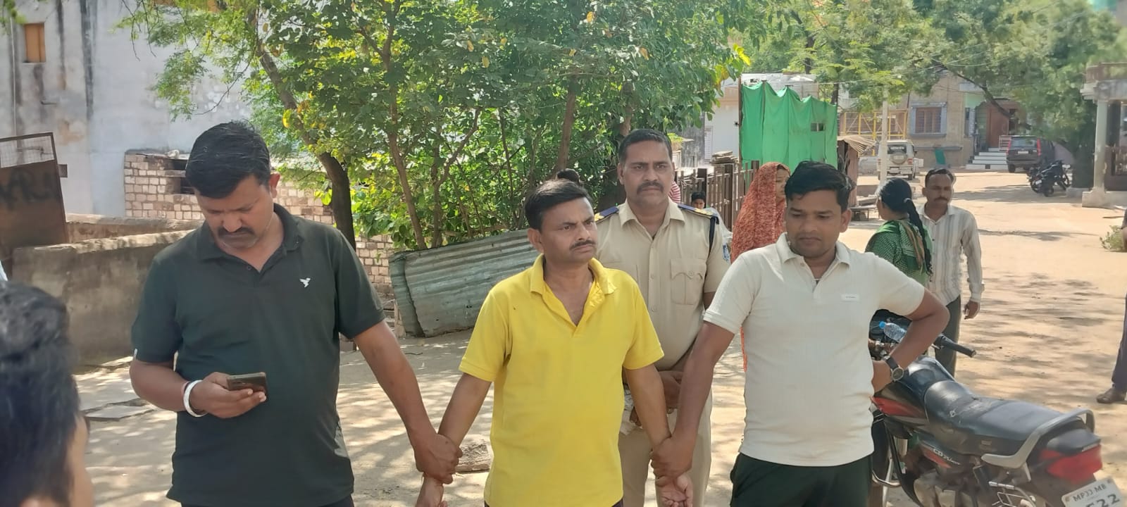 ARI से निलंबन बहाली के एवज में न.प.परिषद में पदस्थ स्थापना शाखा प्रभारी को  ग्वालियर की लोकायुक्त पुलिस ने 40 हजार रुपए की रिश्वत लेते रंगे हाथों किया गिरफ्तार